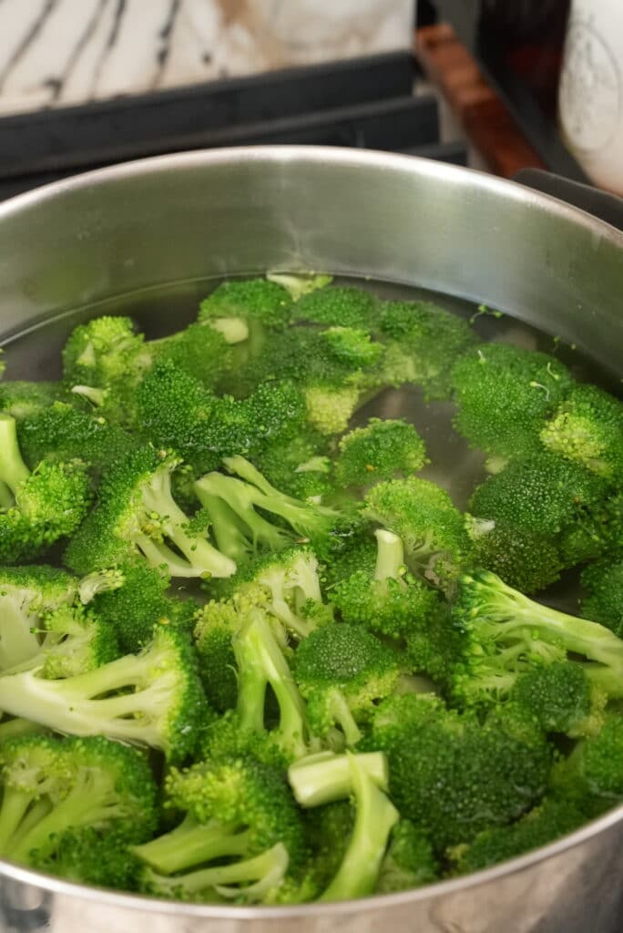 Blanching broccoli for korean broccoli salad