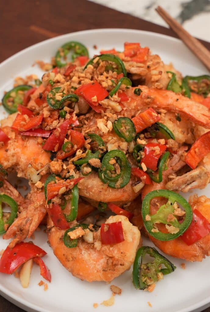 https://cjeatsrecipes.com/wp-content/uploads/2022/04/Salt-and-Pepper-Shrimp-FINAL-2-689x1024.jpg