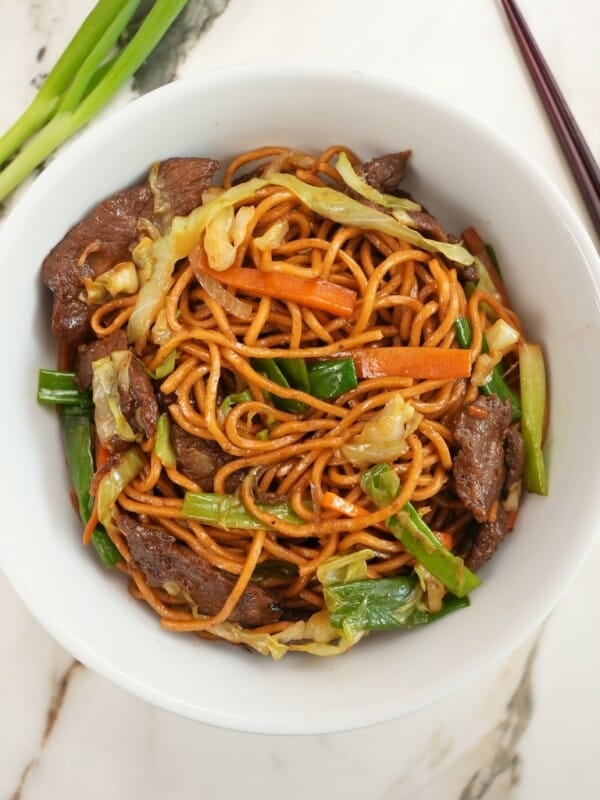 Beef Lo Mein Plated In a Bowl