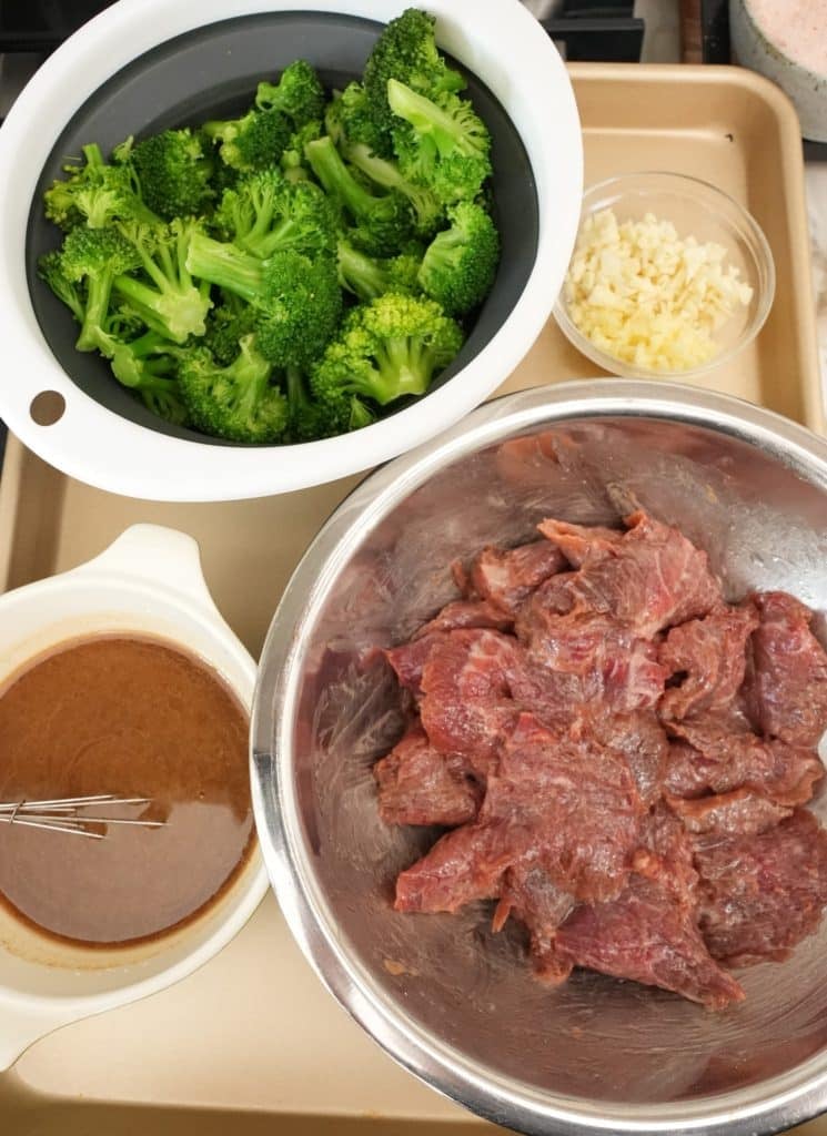 https://cjeatsrecipes.com/wp-content/uploads/2022/05/Beef-and-Broccoli-Prepped-Ingredients-745x1024.jpg