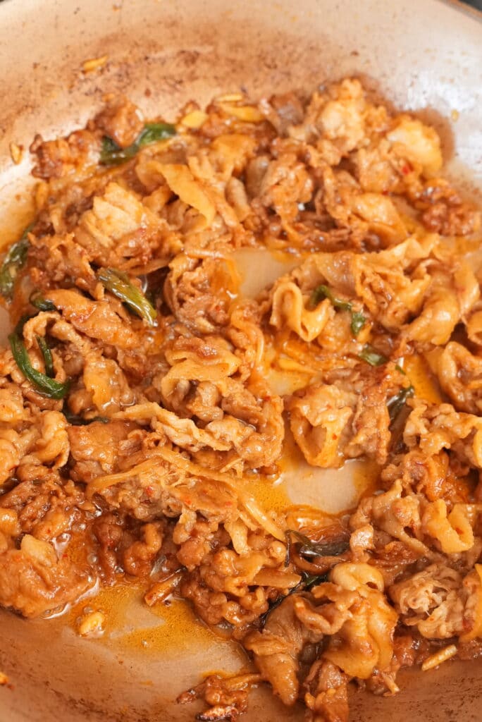 https://cjeatsrecipes.com/wp-content/uploads/2022/07/Spicy-Pork-Bulgogi-Cooking-In-Pan-684x1024.jpg