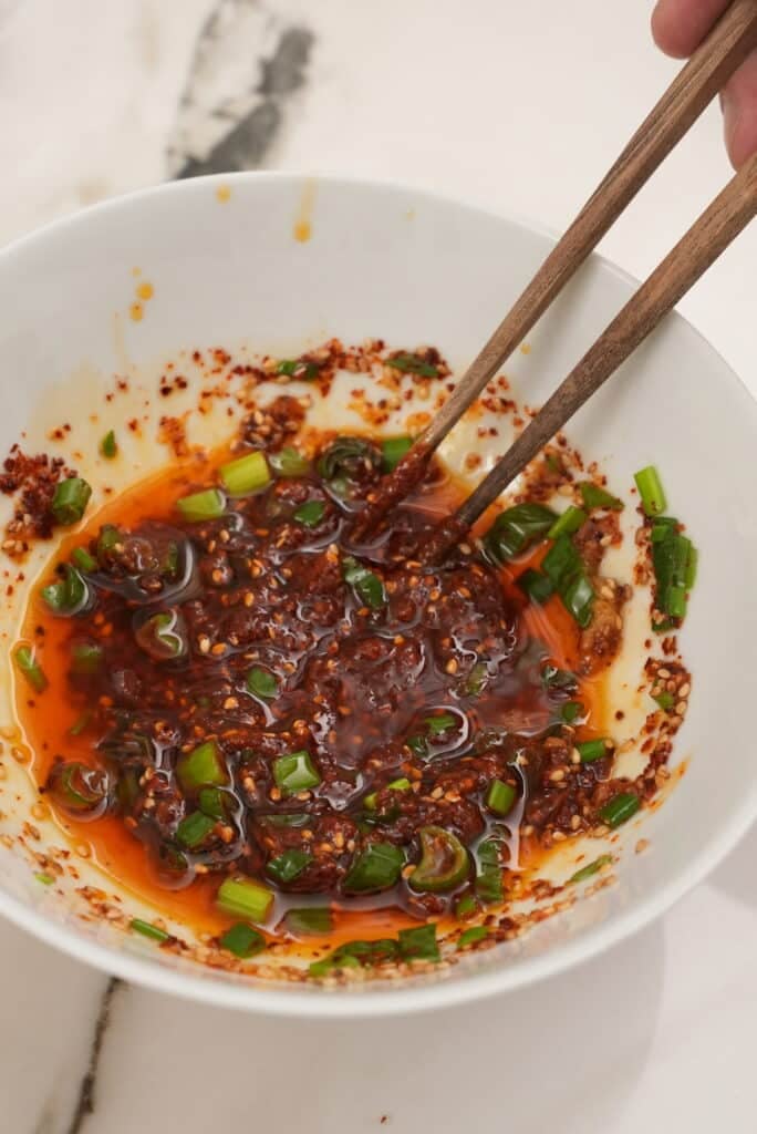 mixing sauce for spicy gochujang noodles