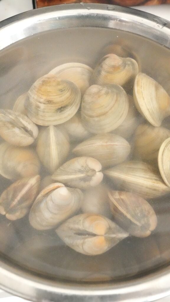 washing the clams in salted water