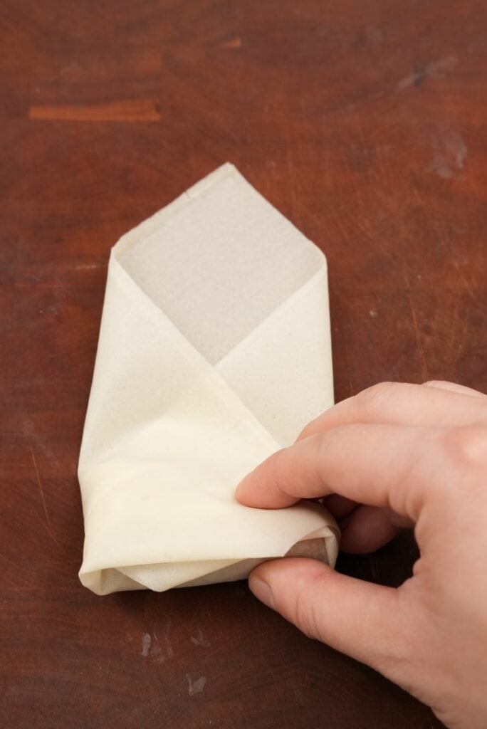 Folding egg roll with hands