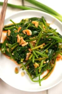 15 Minute Spicy Korean Spinach Side Dish (VIDEO) - CJ Eats Recipes