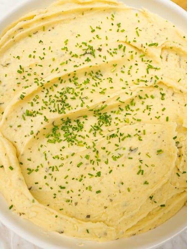 Creamy mashed potatoes in a bowl with chives.