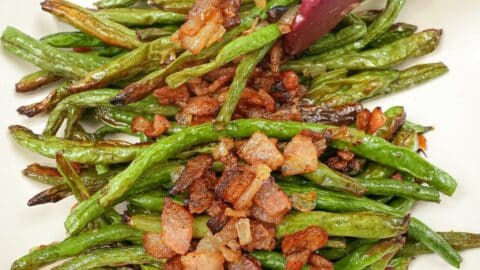 Roasted Green Beans with Bacon (SUPER EASY!)