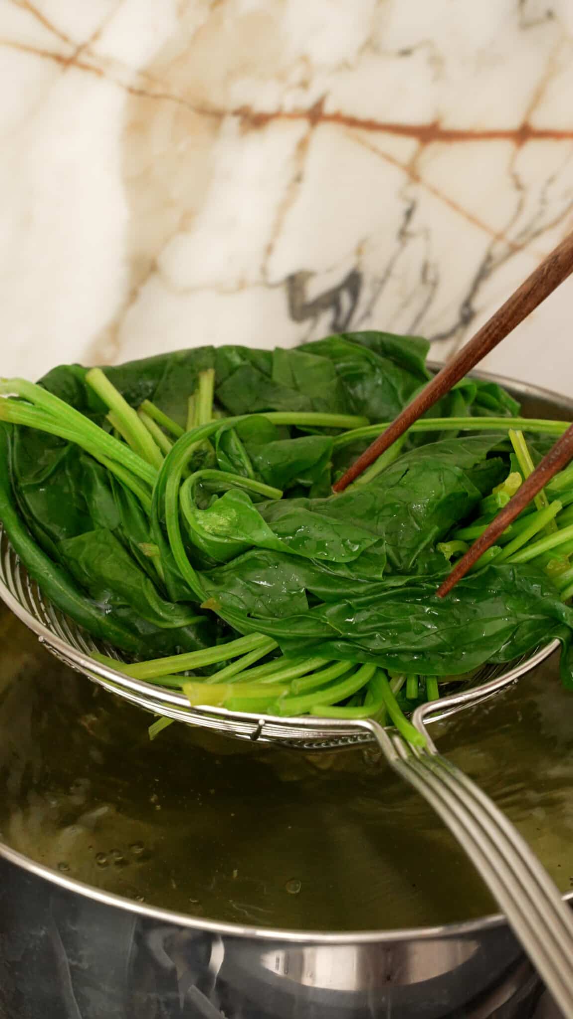 Easy Korean Spinach Side Dish (Sigeumchi-namul) (VIDEO) - CJ Eats Recipes