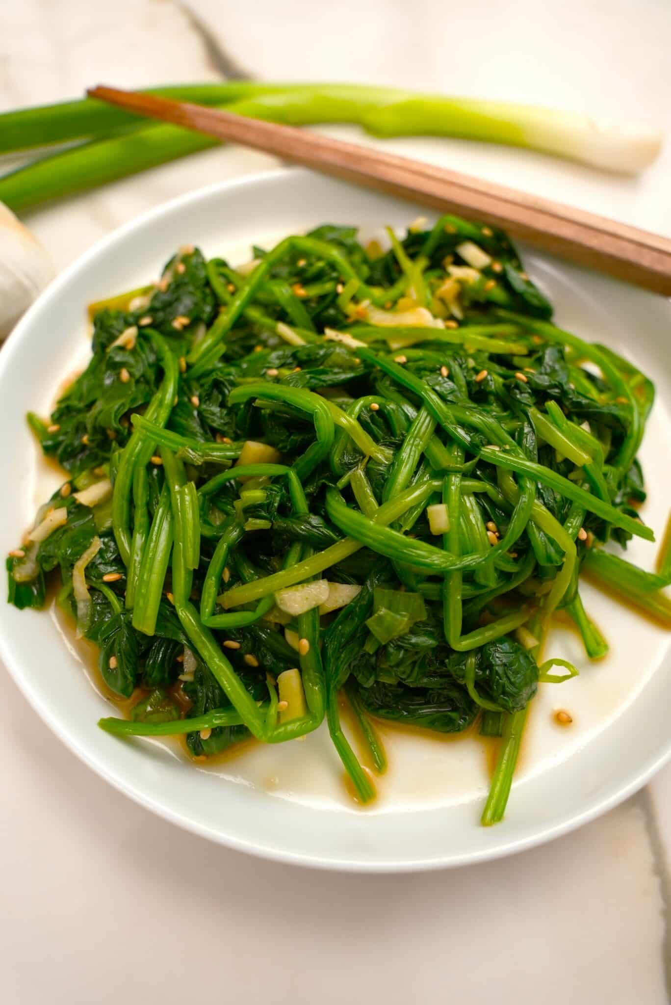 Easy Korean Spinach Side Dish (Sigeumchi-namul) (VIDEO) - CJ Eats Recipes
