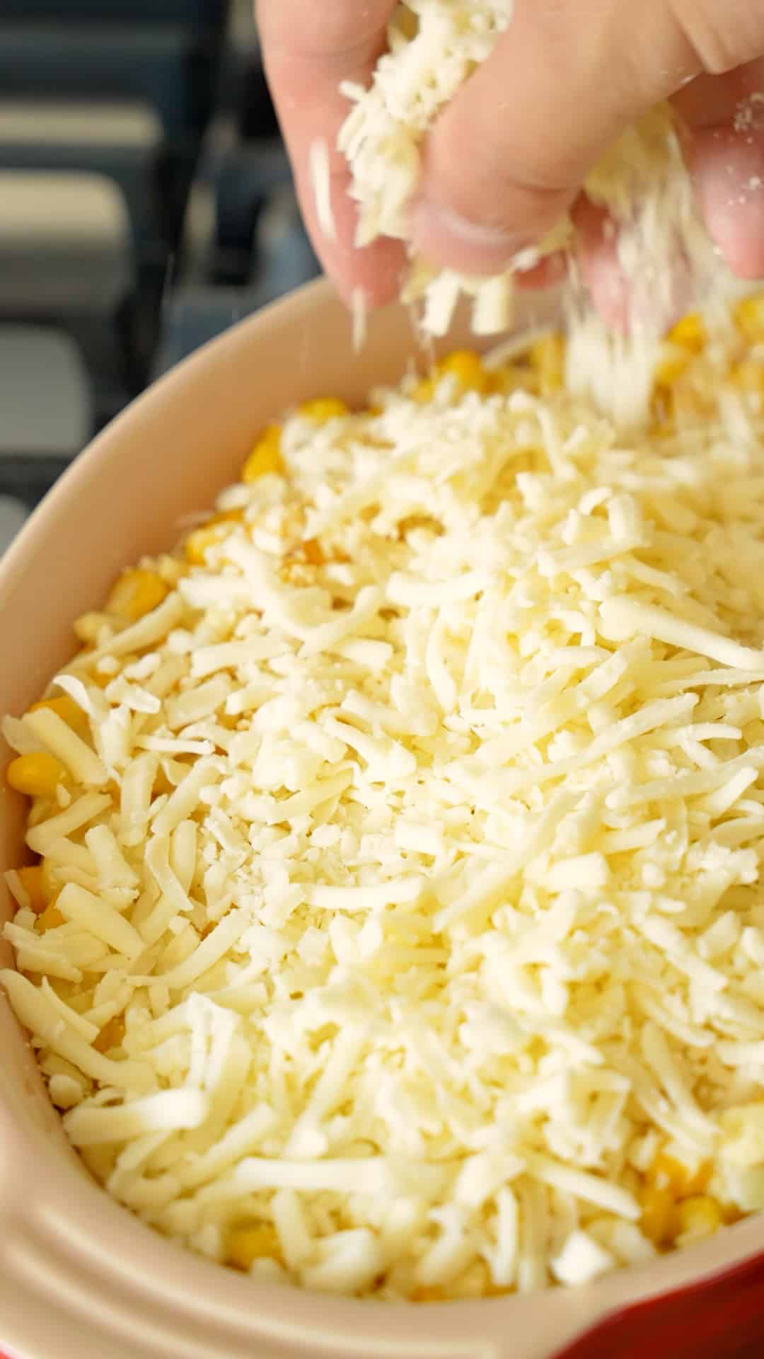 Topping the Korean corn cheese with mozzarella cheese.