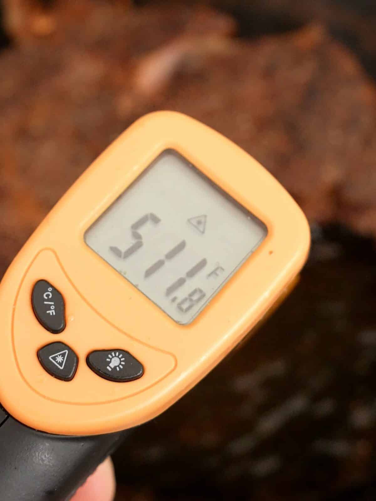 A thermometer showing a pan temperature of 511°F.