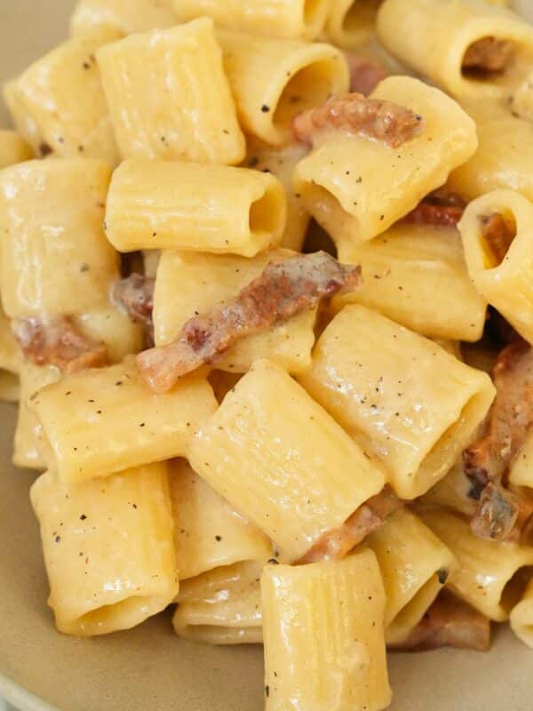 Pasta alla gricia in a ceramic bowl.