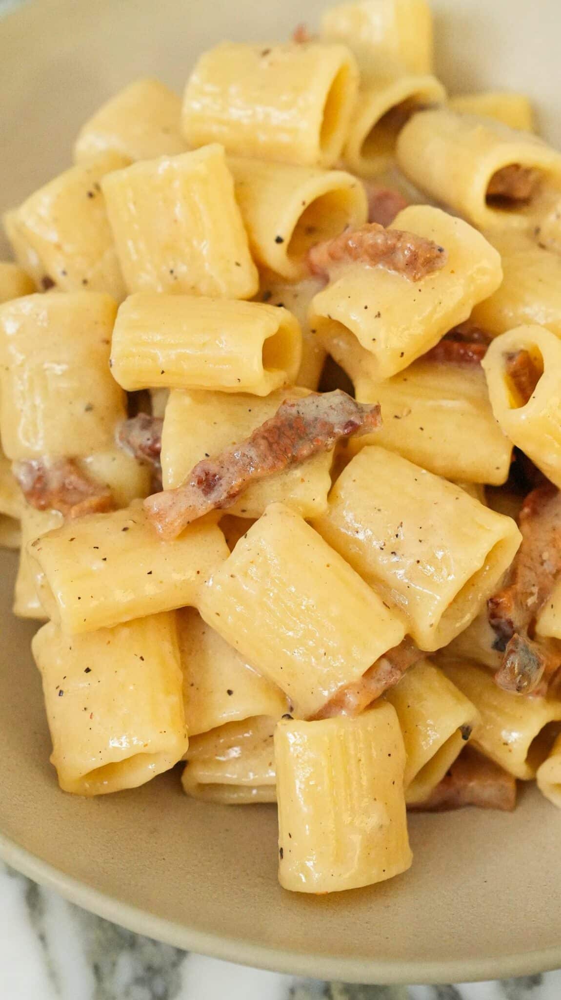 Pasta alla gricia in a ceramic bowl.