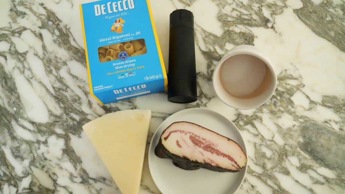 Raw ingreidents for Pasta alla Gricia.